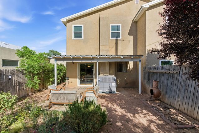 1235 8th Street NW B, Albuquerque, NM 87102