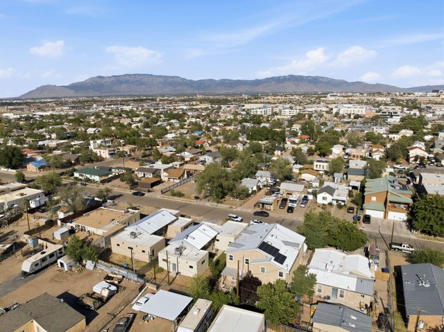 1235 8th Street NW B, Albuquerque, NM 87102