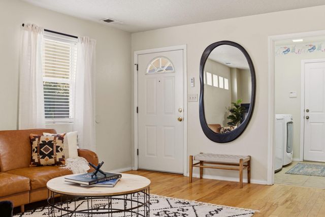 1235 8th Street NW B, Albuquerque, NM 87102