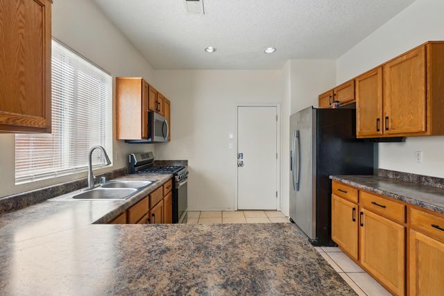 10016 RIO CANON Avenue SW, Albuquerque, NM 87121