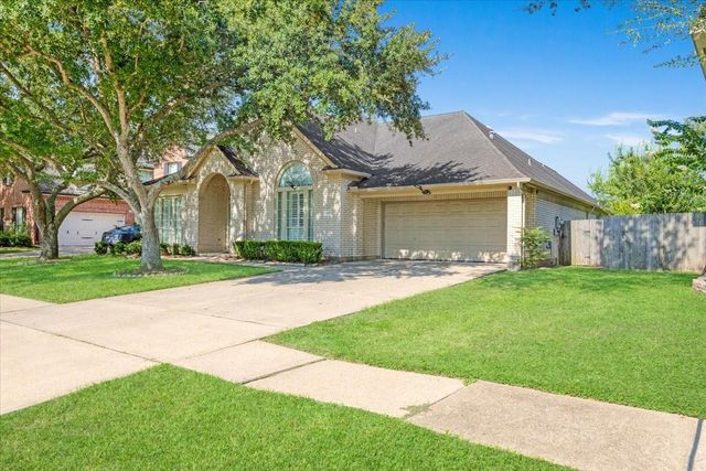 3010 Ravensport Drive, Pearland, TX 77584