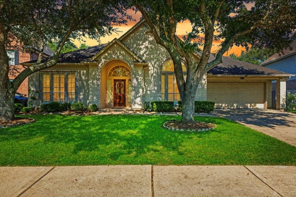 3010 Ravensport Drive, Pearland, TX 77584