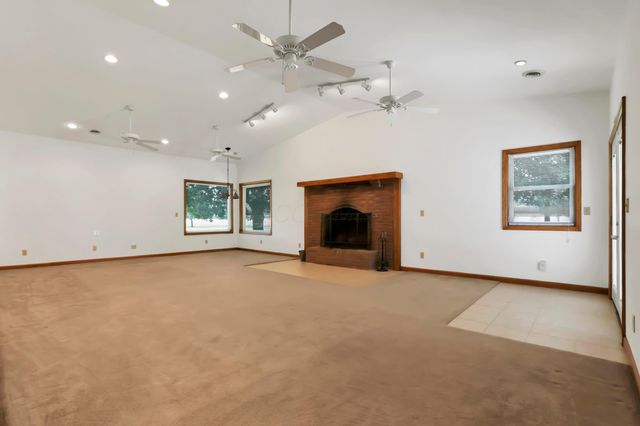 5400 Chestnut Hills Road NE, Newark, OH 43055