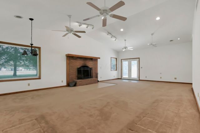 5400 Chestnut Hills Road NE, Newark, OH 43055