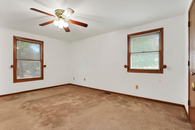 5400 Chestnut Hills Road NE, Newark, OH 43055