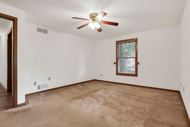 5400 Chestnut Hills Road NE, Newark, OH 43055