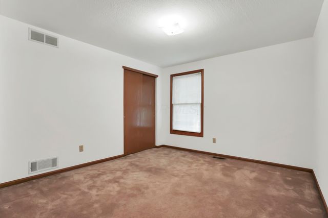 5400 Chestnut Hills Road NE, Newark, OH 43055