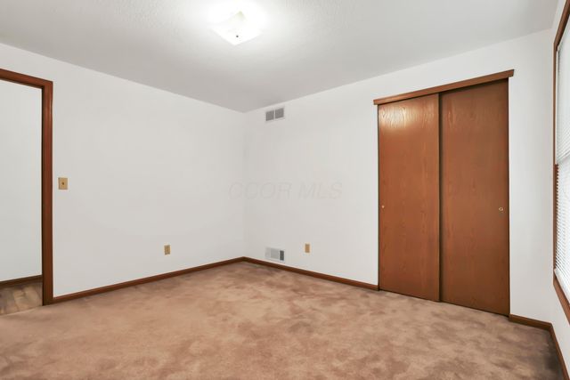 5400 Chestnut Hills Road NE, Newark, OH 43055