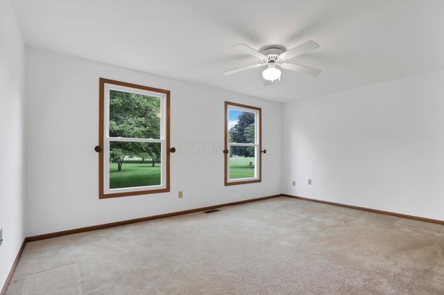 5400 Chestnut Hills Road NE, Newark, OH 43055