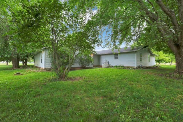 5400 Chestnut Hills Road NE, Newark, OH 43055