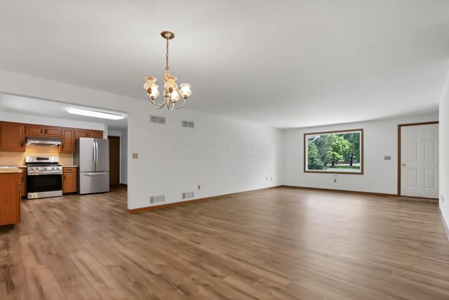 5400 Chestnut Hills Road NE, Newark, OH 43055
