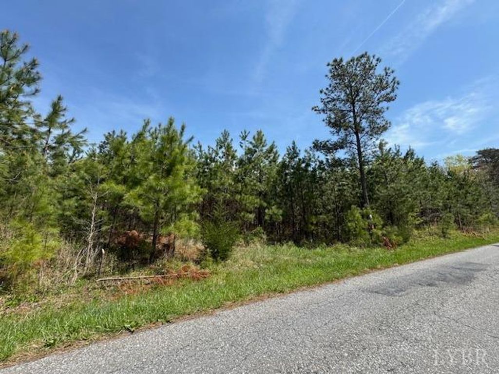 2 Stage Rd, Concord, VA 24538