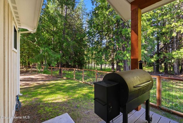 685 Railroad AVE, Dover, ID 83825