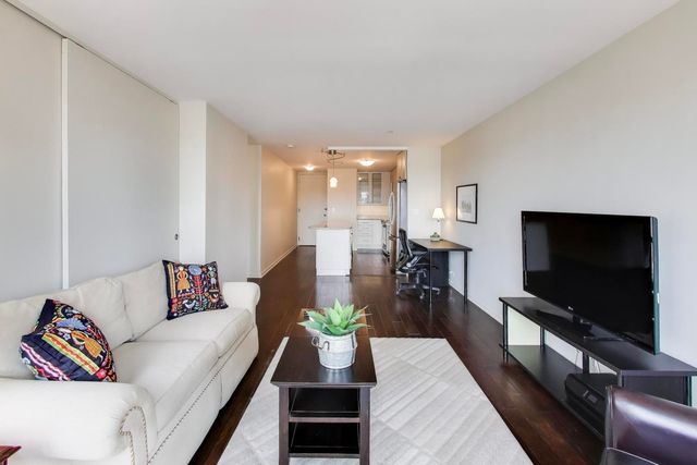 1660 N La Salle Drive 410, Chicago, IL 60614