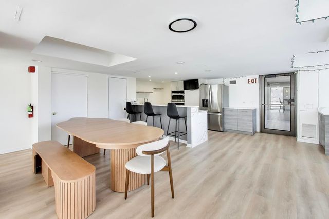 1660 N La Salle Drive 410, Chicago, IL 60614