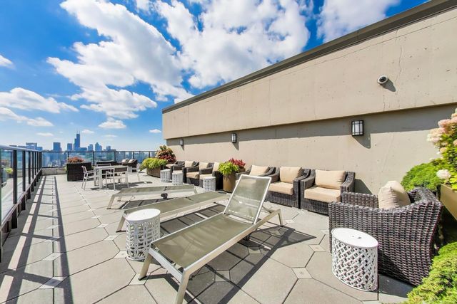 1660 N La Salle Drive 410, Chicago, IL 60614