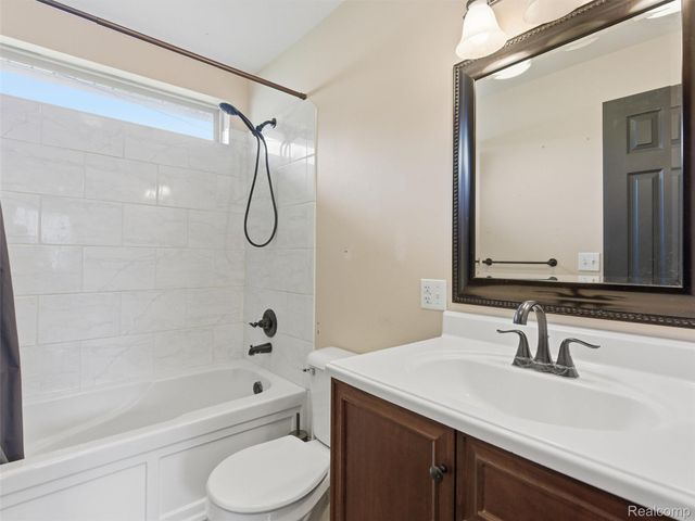 357 N Hospital Road, Waterford Charter Township, MI 48327