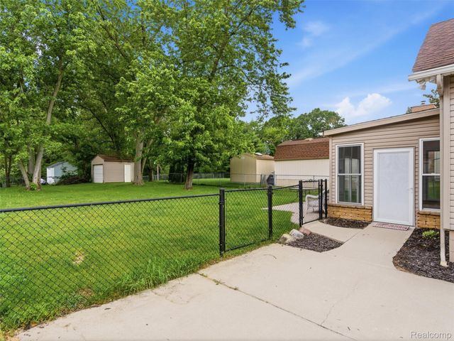 357 N Hospital Road, Waterford Charter Township, MI 48327