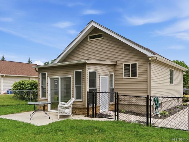 357 N Hospital Road, Waterford Charter Township, MI 48327