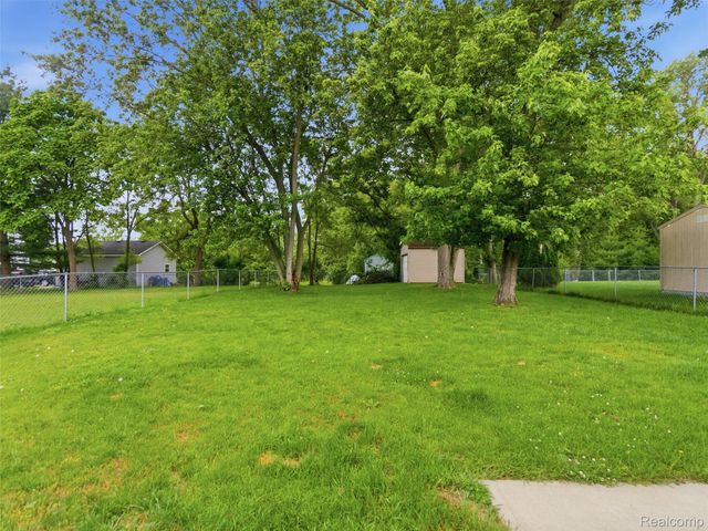 357 N Hospital Road, Waterford Charter Township, MI 48327
