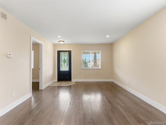 357 N Hospital Road, Waterford Charter Township, MI 48327