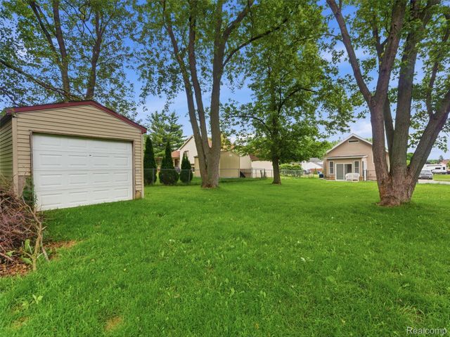 357 N Hospital Road, Waterford Charter Township, MI 48327