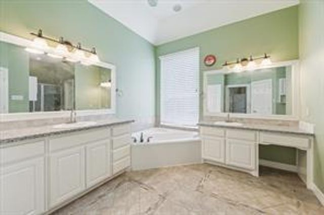 10707 Mandavilla Dr Drive, Houston, TX 77095