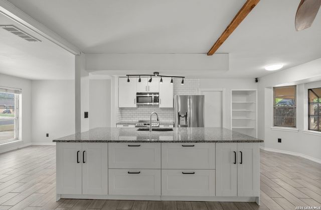 161 Cloverleaf Drive, Schertz, TX 78154