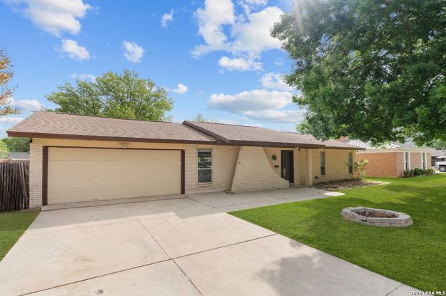 161 Cloverleaf Drive, Schertz, TX 78154