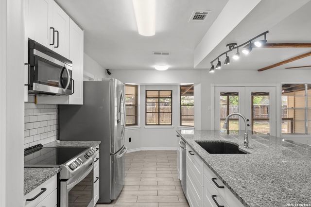 161 Cloverleaf Drive, Schertz, TX 78154