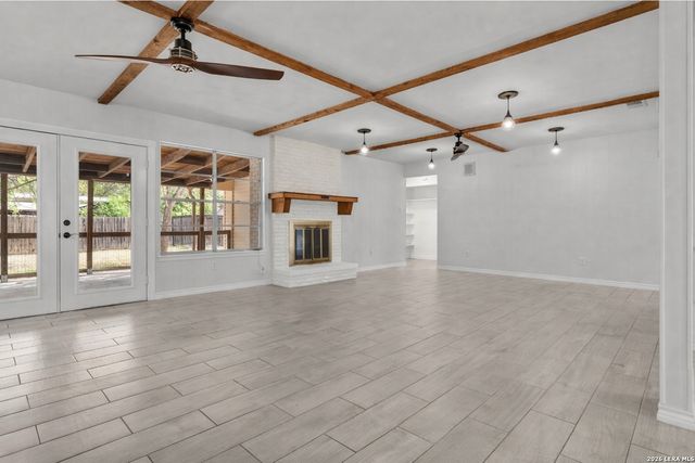 161 Cloverleaf Drive, Schertz, TX 78154