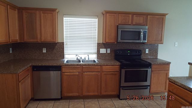 2064 DOVE CROSSING DR, New Braunfels, TX 78130