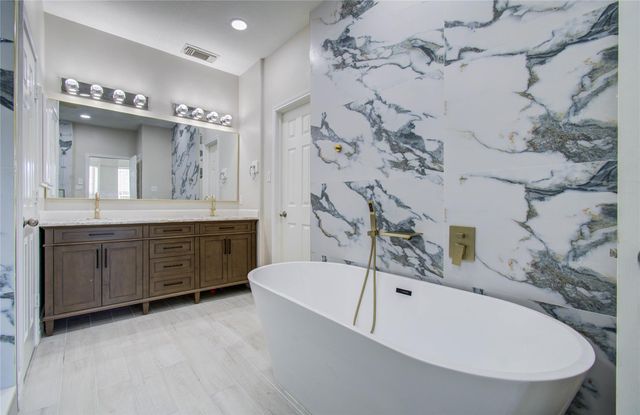 5323 Chatham Hill Lane, Houston, TX 77084