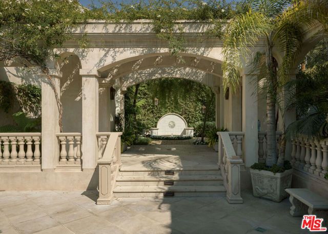 628 N Rodeo Drive, Beverly Hills, CA 90210