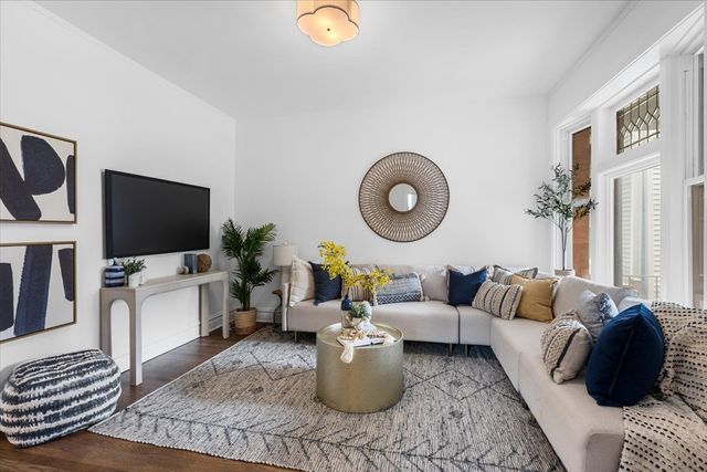 2158 W Giddings Street 1, Chicago, IL 60625