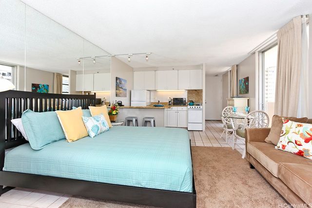 364 Seaside Avenue 701, Honolulu, HI 96815