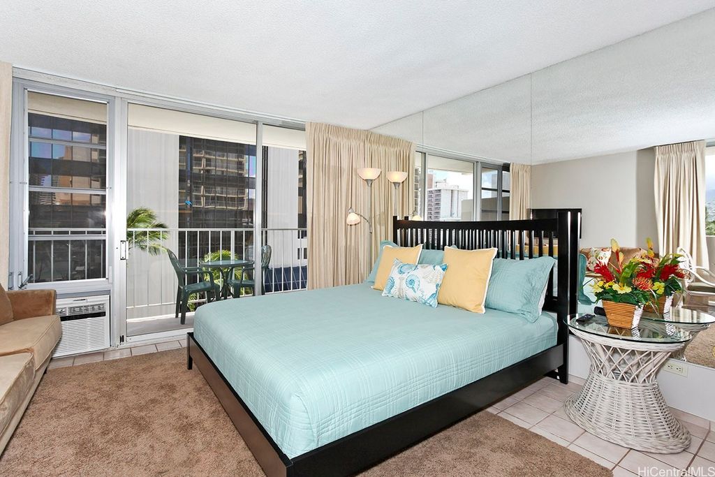 364 Seaside Avenue 701, Honolulu, HI 96815