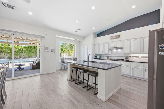 1062 E Via San Michael Road, Palm Springs, CA 92262