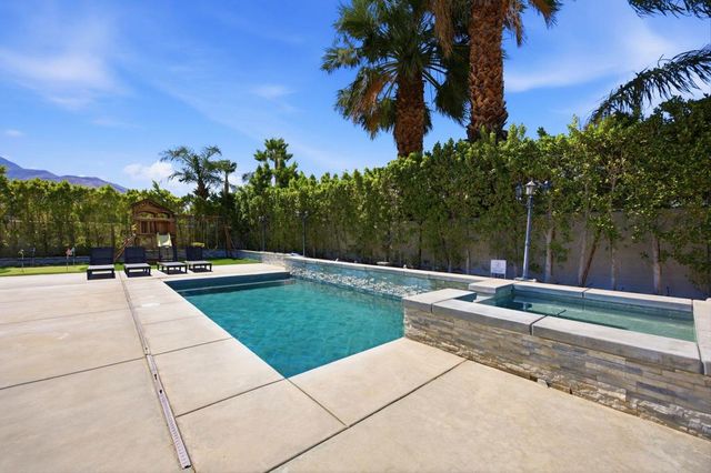 1062 E Via San Michael Road, Palm Springs, CA 92262