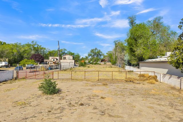7331 4th Street NW, Los Ranchos, NM 87107