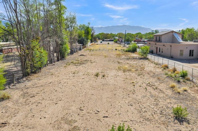 7331 4th Street NW, Los Ranchos, NM 87107