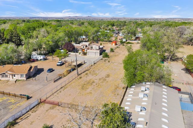 7331 4th Street NW, Los Ranchos, NM 87107