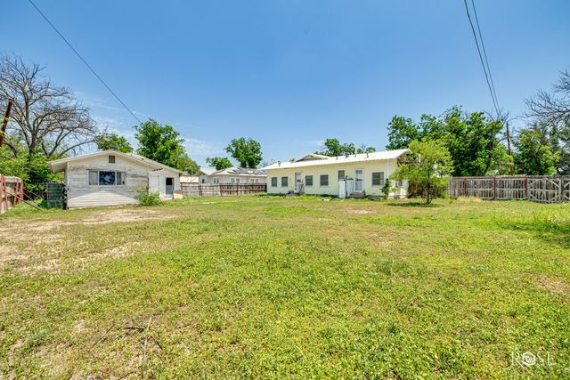 804 S Concho Avenue, Sonora, TX 76950