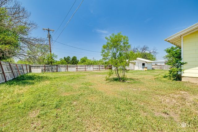 804 S Concho Avenue, Sonora, TX 76950