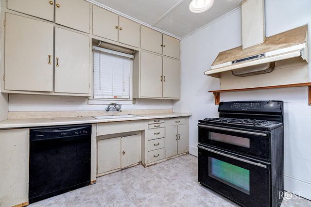 804 S Concho Avenue, Sonora, TX 76950