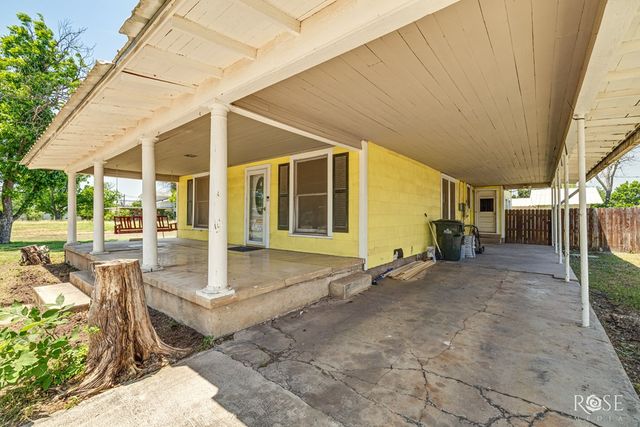 804 S Concho Avenue, Sonora, TX 76950