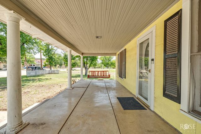 804 S Concho Avenue, Sonora, TX 76950