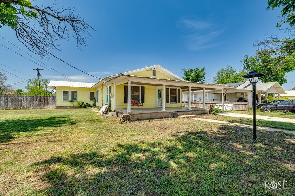 804 S Concho Avenue, Sonora, TX 76950