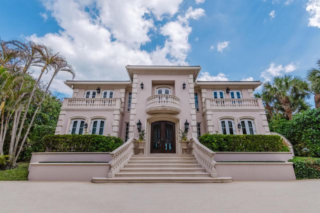 19 N Beach Road, Jupiter Island, FL 33455