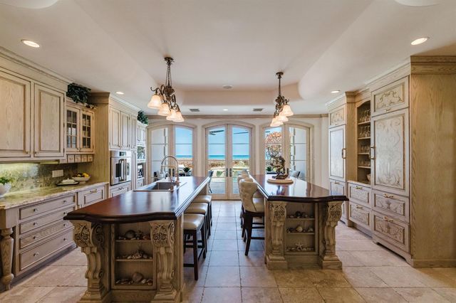 19 N Beach Road, Jupiter Island, FL 33455